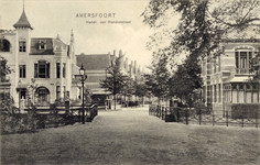 11663 Gezicht in de Hendrik van Viandenstraat met bebouwing te Amersfoort uit het noordwesten; met links op de ...
